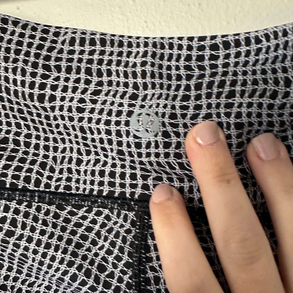 lululemon athletica Black & White Grid-Print High-Rise Leggings - Picture 3 of 5